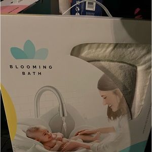 New Baby Blooming Bath Spa Lotus